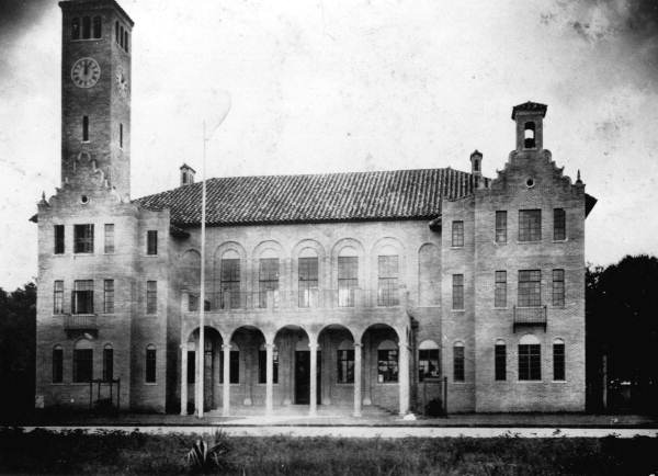 Old Hendry County Courthouse in La Belle, Florida